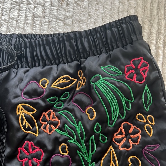 Farm Rio pants - Picture 2 of 4